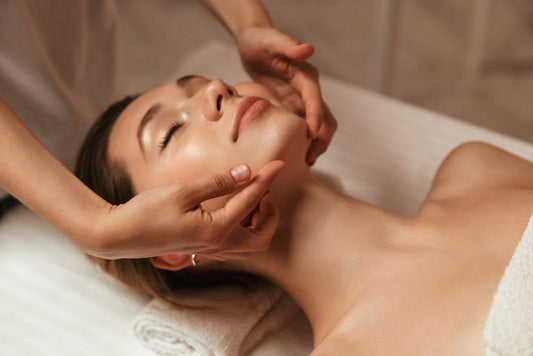 Saint Louis Facials with The Saint Louis Med Spa Esthticians.  Acne Services, Chemical Peels, HydraFacial, Diamond Glow.